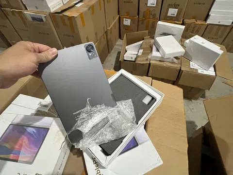 Hà Nội: Phát hiện kho iPhone, iPad 'khủng' không rõ nguồn gốc