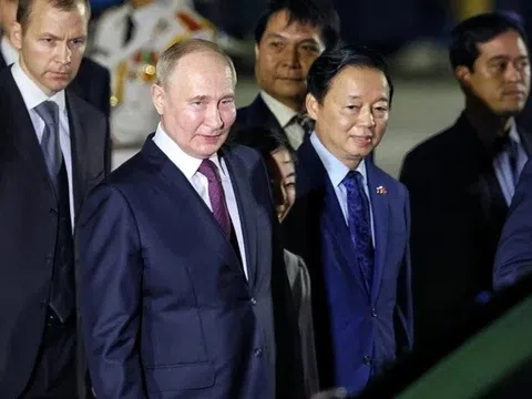 Tổng thống Nga Vladimir Putin đến Hà Nội, bắt đầu thăm cấp Nhà nước tới Việt Nam