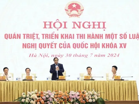 Đẩy mạnh hơn nữa, gắn kết chặt chẽ giữa xây dựng pháp luật với tổ chức thực thi pháp luật