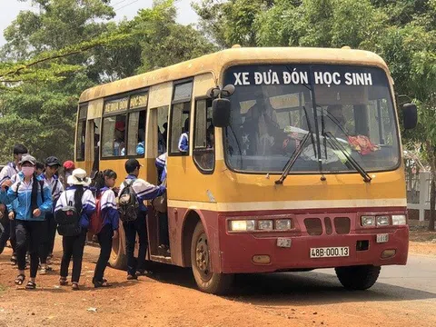 Xe ô tô chở trẻ em mầm non, học sinh phải sơn màu gì?