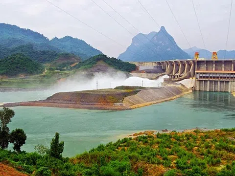 Mở cửa xả đáy thứ 4 hồ thủy điện Tuyên Quang
