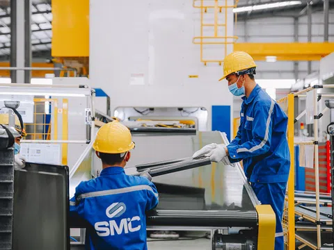 Đại gia buôn thép SMC báo lãi giảm sốc 99%