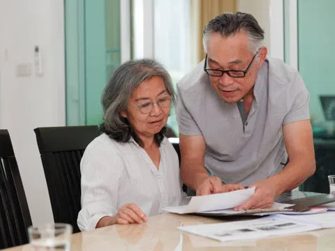 Người tiết kiệm tiền và người không tiết kiệm tiền có cuộc sống khác nhau ở tuổi trung niên