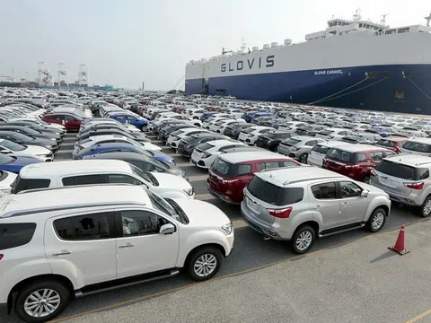 Ô tô nhập khẩu vào Việt Nam 2025 xác lập kỷ lục mới