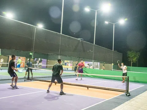 Ở gần sân Pickleball ồn ào xuyên đêm: Chuyển nhà hay báo chính quyền?