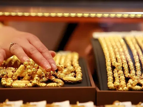 Đừng thử vàng bằng lửa, 3 cách phân biệt vàng thật giả đến học sinh cấp 2 cũng làm được