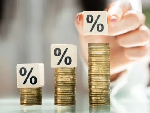 Lãi suất tiền gửi hạ nhiệt nhưng vẫn cao hơn đầu năm hơn 2,5%