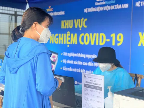 Bệnh viện Tâm Anh thu phí xét nghiệm SARS-CoV-2 tại sân bay Tân Sơn Nhất cao hơn giá trần Bộ Y tế