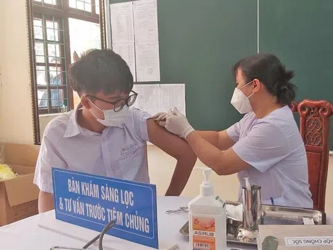 Thanh Hóa: 86 học sinh phản ứng sau khi tiêm vắc xin Pfizer phòng COVID-19 phải nhập viện theo dõi