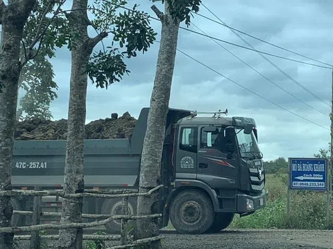 Đắk Lắk: Xe chở đất, đá cày nát đường giao thông nông thôn