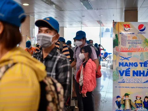 Vietnam Airlines đồng hành vận chuyển người lao động có hoàn cảnh khó khăn về quê đón Tết