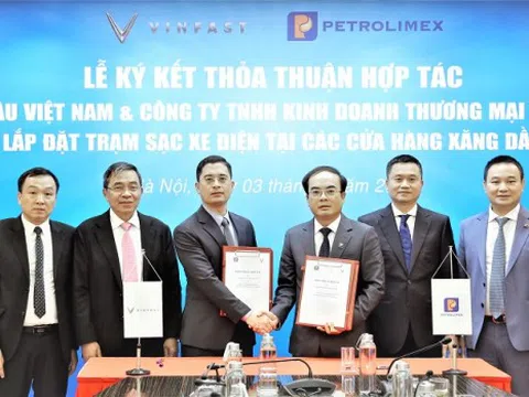 Petrolimex và VinFast ký thỏa thuận hợp tác lắp đặt trạm sạc xe điện tại cửa hàng xăng dầu