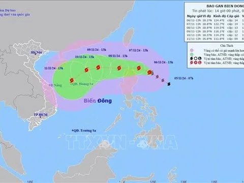 Bão YINXING giật cấp 17 đang di chuyển gần Biển Đông