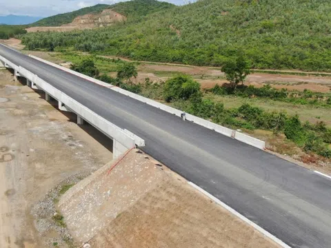 Đề xuất khai thác sớm 70km cao tốc Vân Phong-Nha Trang do vượt tiến độ 8 tháng