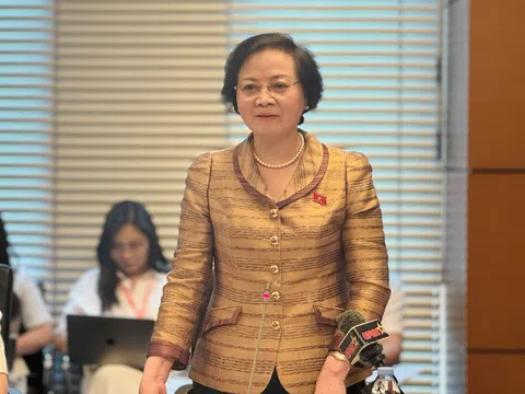 Bộ trưởng Bộ Nội vụ lý giải vì sao vẫn giữ ngạch công chức