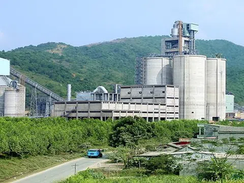 Dấu hiệu "khó khăn kép" từ nợ nần và giãn nợ tại một doanh nghiệp Xi măng