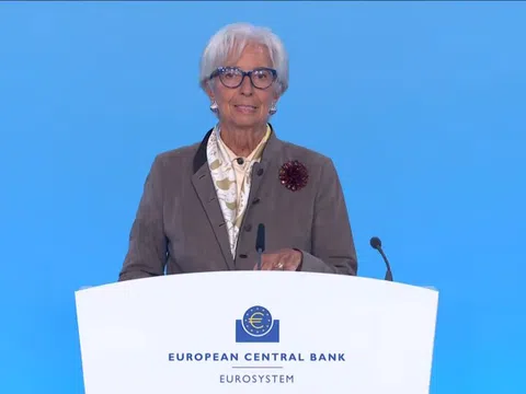 ECB giữ nguyên lãi suất