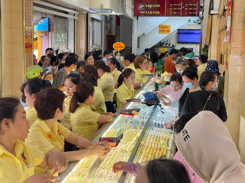 Yêu cầu báo cáo tình hình, giải pháp quản lý thị trường tiền tệ, vàng, chứng khoán