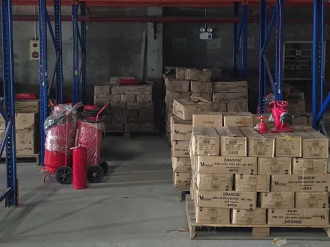 Triệt phá đường dây sản xuất và buôn bán bình chữa cháy giả