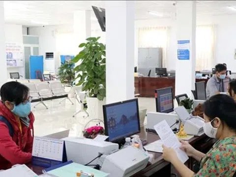 Viên chức công tác 5 năm 6 tháng có đủ điều kiện vào công chức?