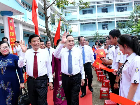 Chủ tịch Quốc hội: Ngành giáo dục Vĩnh Long là điểm sáng của vùng ĐBSCL nói riêng, cả nước nói chung