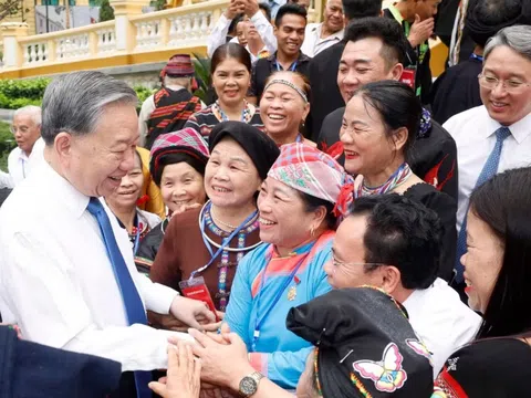 Già làng, trưởng bản góp phần củng cố khối đại đoàn kết toàn dân tộc