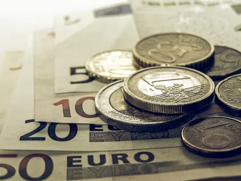 Đồng euro ngang giá đồng USD tác động ra sao tới Mỹ và châu Âu?