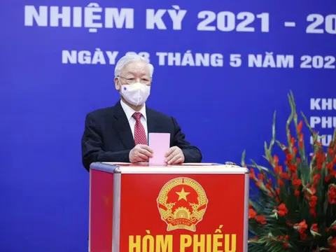 Các đồng chí Lãnh đạo Đảng, Nhà nước bỏ phiếu bầu ĐBQH khóa XV và đại biểu HĐND các cấp nhiệm kỳ 2021-2026
