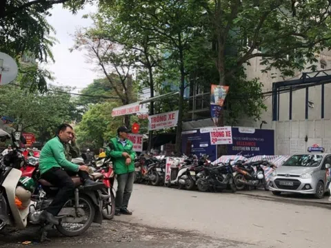 Bãi trông xe trái phép mọc lên như nấm, UBND phường Giáp Bát ở đâu?