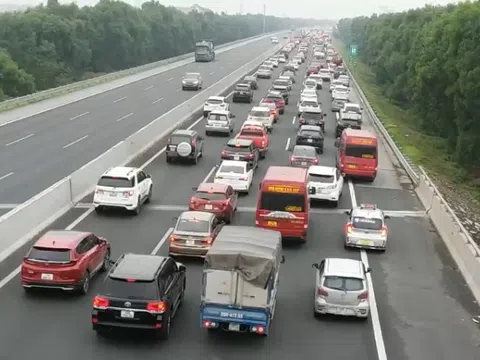 Cao tốc Hà Nội – Hải Phòng: Ùn tắc kéo dài nhưng không được xả trạm