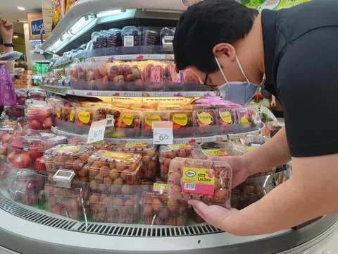 Vải Việt Nam lên kệ chuỗi siêu thị FairPrice tại Singapore