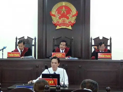 Bàn về việc thay đổi và bổ sung yêu cầu khởi kiện tại phiên tòa sơ thẩm vụ án dân sự