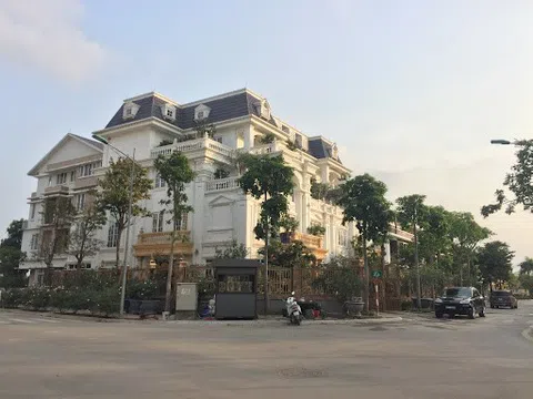Hà Nội: Hàng loạt biệt thự cơi nới, “bóp méo” quy hoạch