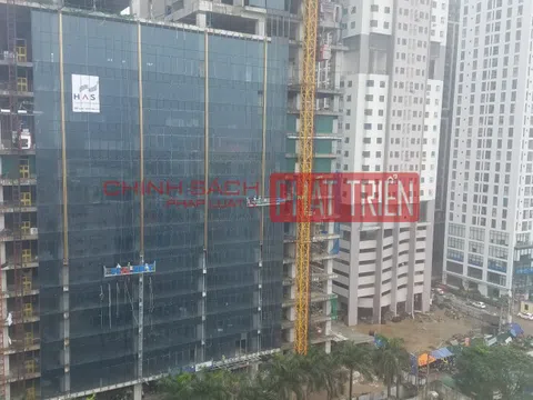Nhà đầu tư tìm cửa “xả hàng” trước sức ép tài chính mùa dịch
