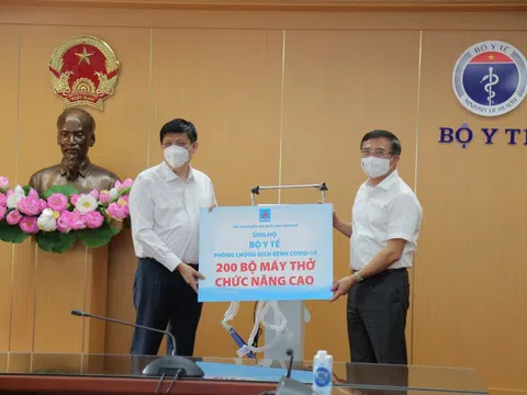 Petrovietnam trao tặng 200 máy thở dòng cao điều trị bệnh nhân Covid-19