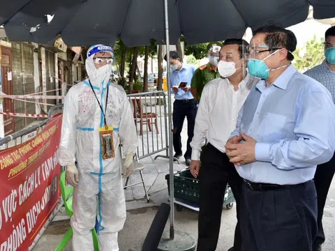 Thủ tướng kiểm tra ổ dịch nóng bỏng nhất, yêu cầu Hà Nội cần tăng cường giãn cách xã hội
